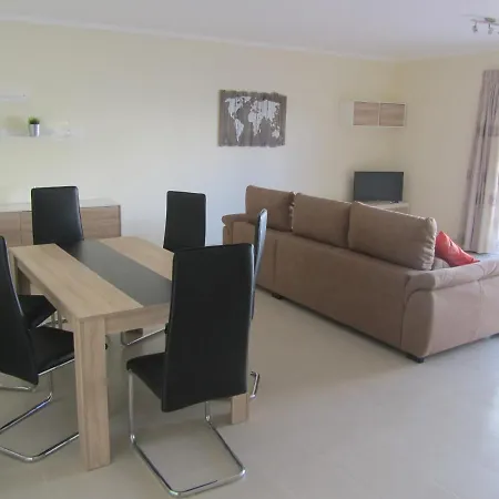 Apartment Beach 2 Bedroom Ground Floor Lac